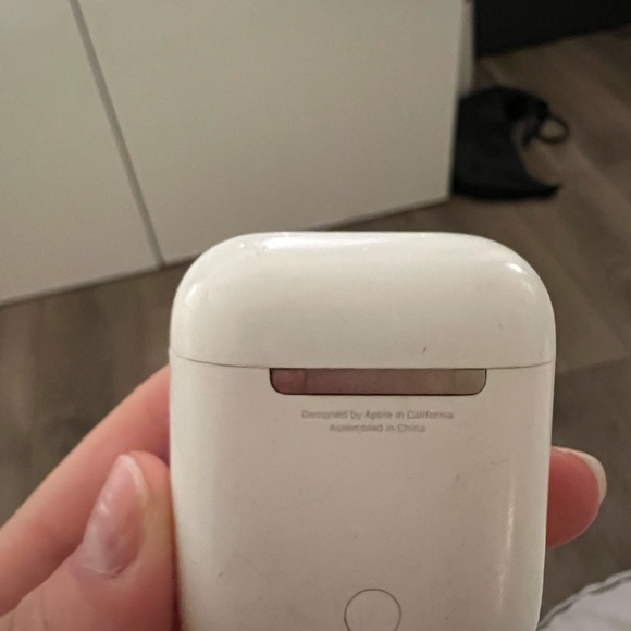 AirPods - Picture 4 of 4